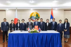 At the signing ceremony of exchange of notes on assistance for the Project for Human Resource Development Scholarship (JDS) for Laos (Photo: https://kpl.gov.la/)
