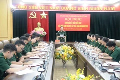 Lieutenant General Truong Thien To, Vice Chairman of the General Department of Politics of the Vietnam People's Army, chairs the conference. (Photo: qdnd.vn)