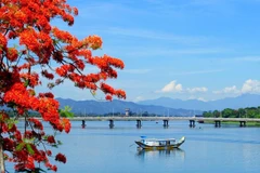 The romantic beauty of the Huong (Perfume) River. (Photo: VNA)
