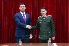 Vietnamese Minister of Public Security General Luong Tam Quang (R) shakes hands with Chairman of the Anti-Corruption Agency of Kazakhstan Zhumagali Askhat. (Photo: VNA)