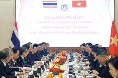General Secretary of the Communist Party of Vietnam Central Committee and State President To Lam hold talks with Thai Prime Minister Anutin Charnvirakul in Bangkok on May 28. (Photo: VNA)