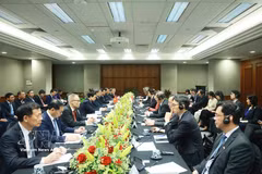 Party General Secretary To Lam holds talks with Singaporean Prime Minister and Secretary-General of the People's Action Party (PAP) Lawrence Wong on March 12, 2025. (Photo: VNA) 
