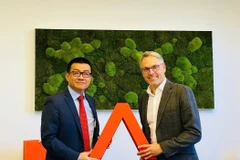 Vietnamese Ambassador to Austria Vu Le Thai Hoang (left) and Rene Tritscher, head of the Austrian Business Agency (ABA). (Photo: VNA broadcasts)