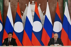 Russian President Vladimir Putin and Laos President Thongloun Sisoulith make statements following their talks. (Photo: en.kremlin.ru)