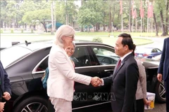 Secretary of the Ho Chi Minh City Party Committee Tran Luu Quang (R) welcomes Australian Governor-General Sam Mostyn on September 12. (Photo: VNA)