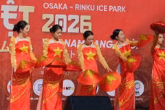 A dancing performance at the Vietnamese Tet Osaka 2026 programme (Photo: VNA)