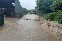 Floods hit northern Thailand, Laos ramps up storm relief efforts