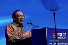Malaysian Prime Minister Anwar Ibrahim speaks at the opening ceremony of the 43rd ASEAN Ministers on Energy Meeting (AMEM-43) (Bernama)