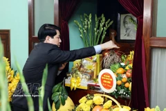 State President Luong Cuong offers incense in tribute to President Ho Chi Minh at House 67 on February 16. (Photo: VNA)
