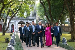 President of the European Council António Costa (centre, first row) visits the Van Mieu - Quoc Tu Giam (Temple of Literature). (Photo: VNA)