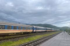 A train is forced to stop at a station due to severe flooding in the central region. (Photo: Vietnam Railways)