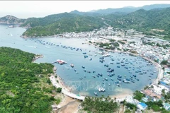 Viewed from the scenic coastal road DT702, Vinh Hy Bay resembles a watercolour painting framed by rolling mountains and emerald water. (Photo: VNA)