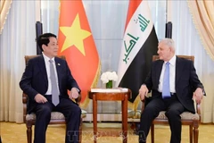 Vietnamese President Luong Cuong (L) and his Iraqi counterpart Abdul Latif Rashid at their meeting in New York on the morning of September 24 (local time). (Photo: VNA)