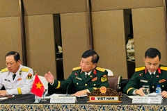 Sen. Lieut. Gen. Hoang Xuan Chien, Deputy Minister of National Defence of Vietnam (centre), speaks at the 4th Vietnam-Indonesia defence policy dialogue in Jakarta (Photo: VNA)