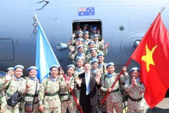 Vietnamese officers of Level-2 Field Hospital Roration 6 and Engineering Unit Rotation 3 in a photo before departing for UN peacekeeping missions (Photo: VNA)