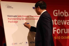 Deputy Prime Minister Bui Thanh Son at the ceremony to announce the EU's support package for Vietnam within the second Global Gateway Forum, held in Brussels, Belgium on October 9, 2025. (Photo: VNA)