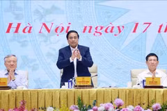 Prime Minister Pham Minh Chinh chairs the the second meeting of the government steering committee for the development of science, technology, innovation and digital transformation, and Project 06 on May 17. (Photo: VNA)
