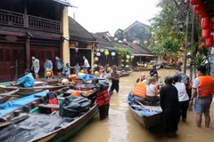 Hoi An Ancient Town under floodwater (Photo: VNA)