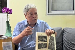 Journalist Tran Mai Huong shares fiery wartime memories with VietnamPlus reporters. (Photo: VietnamPlus)