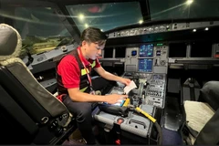 Vietjet engineers work through a 32-hour window to update software on the airline’s Airbus A320 fleet. (Photo: Vietjet)