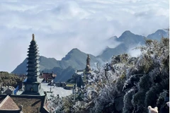 Mount. Fansipan coated in frost in first days of new year