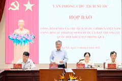 Deputy Head of the Presidential Office Can Dinh Tai chairs the press conference on June 23. (Photo: VNA)
