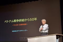 Nakamura Goro, a renowned Japanese journalist, gives a presentation on the consequences of Agent Orange/dioxin in Vietnam. (Photo: VNA)