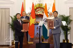 General Secretary of the Communist Party of Vietnam Central Committee and State President To Lam and Indian Prime Minister Narendra Modi witness the exchange of various cooperation agreements (Photo: VNA)