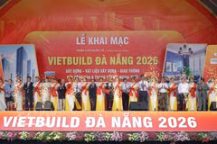 Delegates cut the ribbon to open the Vietbuild Da Nang International Exhibition 2026. (Photo: VNA)