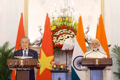 General Secretary of the Communist Party of Vietnam Central Committee and State President To Lam (left) and Indian Prime Minister Narendra Modi at the press briefing in New Delhi on the afternoon of May 6, 2026. (Photo: VNA)