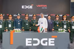 The Viettel Military Industry and Telecoms Group inks an MoU with EDGE Group of the UAE at the Dubai Airshow 2025 on November 17, 2025. (Photo: VNA)
