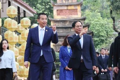 Deputy PM and FM Bui Thanh Son (right) and Thai FM Maris Sangiampongsa visit the Thang Long Imperial Citadel. (Photo: VNA) 