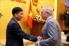 Vice Chairman of the National Assembly Vu Hong Thanh (left) shakes hands with Chairman and CEO of the US-ASEAN Business Council (USABC) Ted Osius. (Photo: VNA)