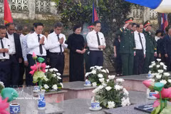 Deputy Prime Minister Pham Thi Thanh Tra and delegates at the reburial ceremony. (Photo: VNA)