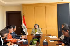 Vietnamese Ambassador to Egypt Nguyen Nam Duong has a meeting with Egyptian Deputy Foreign Minister for International Cooperation Samar Al-Ahdal in Cairo on June 4 (Photo: VNA)
