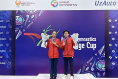Nguyen Thi Quynh Nhu (left) and Nguyen Van Khanh Phong pose with their medals at the FIG World Challenge Cup 2026. (Photo courtesy of Minh Sang)