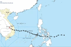 At 4:00 am, the centre of the low-pressure area is located near 14.6 degrees North latitude and 106.8 degrees East longitude, with maximum winds below level 6 (below 39km per hour). (Photo: NCHMF)