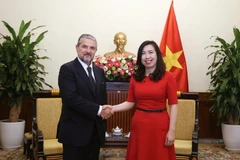 Deputy Minister of Foreign Affairs Le Thi Thu Hang (right) meets with Deputy Minister for Enterprises and Made in Italy Valentino Valentini in Hanoi on September 3. (Source: baoquocte.vn)