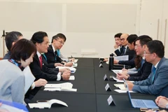 Vietnamese Minister of Industry and Trade Nguyen Hong Dien holds a bilateral meeting with State Minister of the Cabinet Office of Japan Kazuchika Iwata in Melbourne, Australia, on November 20, 2025 on the sidelines of the ninth Commission Meeting of the Comprehensive and Progressive Agreement for Trans-Pacific Partnership (CPTPP). (Photo: VNA)