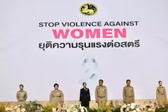 Thai Prime Minister and Minister of Interior Anutin Charnvirakul (4th from left) at the country's event to kick off its initiative to end violence against women. (Source: Thailand Government Public Relations Department)