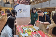 Visitors look at products on display at the Vietnam cultural exhibition. (Photo: VNA)