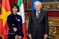 Italian President Sergio Mattarella (right) and Vietnamese Ambassador Nguyen Phuong Anh (Photo: VNA)