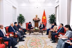 The meeting between Minister of Foreign Affairs Le Hoai Trung and Governor Ibaragi Ryuta of Japan's Okayama prefecture on March 27 (Photo: Ministry of Foreign Affairs) 