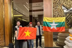 Three staff members of the Department of Dyke Management and Disaster Prevention set off to join rescue efforts in Myanmar. (Photo: tienphong.vn)