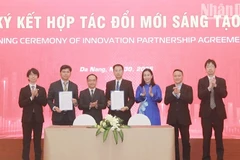 At the signing ceremony of innovation partnership agreement (Photo: nhandan.vn)