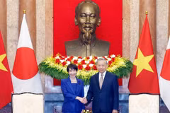Party General Secretary and State President To Lam (R) and Japanese Prime Minister and Liberal Democratic Party President Takaichi Sanae (Photo: VNA)