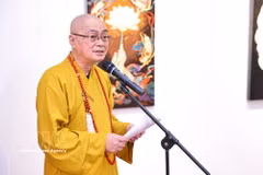 Venerable Thich Minh Hien, deputy head of the Vietnam Buddhist Sangha Central Cultural Board, delivers the opening remarks. (Photo: VNA)
