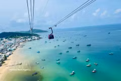 The Hon Thom cable car, the world’s longest over-sea cable system, in Phu Quoc special zone, An Giang province (Photo: VNA) 
