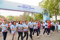 Hanoi residents participate in the Olympic Run for Public Health. (Photo: VNA)