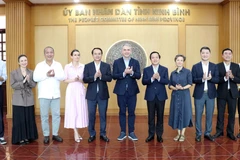 Participants at at the working session between Chairman of the People's Committee of Ninh Binh province Pham Quang Ngoc and Polish Deputy Prime Minister and Minister of Digital Affairs Krzysztof Gawkowski on October 26, 2025 (Photo: VNA)